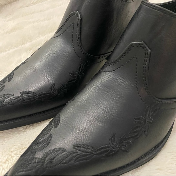 Roper Emma Black Western Style Ankle Booties with Stitch Detail Size 8 - Picture 15 of 16